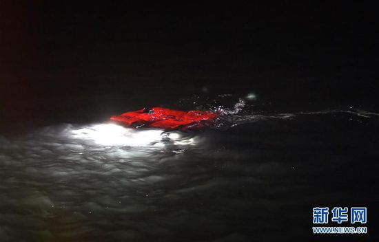 湖で転覆した観光船、水中ロボットで発見　四川省