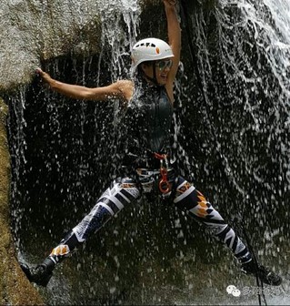 20年間トレーニングに勵(lì)む50歳女性、完璧な肉體を披露