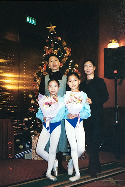 （北京でバレエを習(xí)い始めた竹田舞子さん前列左）