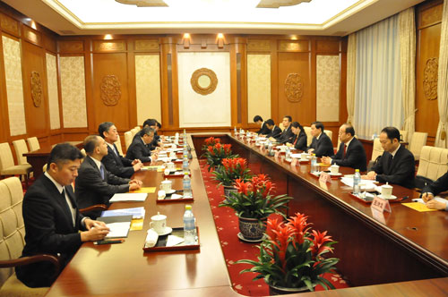 外交部、日本側(cè)が中國(guó)側(cè)と同じ方向に向かうことを望む