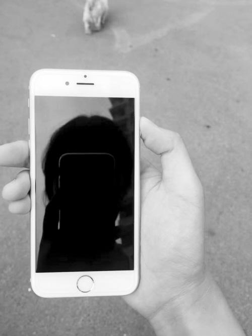 「名探偵コナン」ファンの女性、推理でスマホを見つける