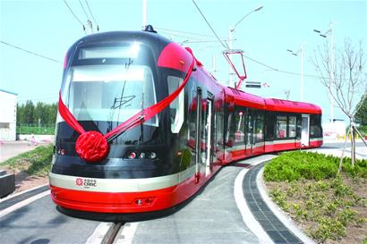 中國初の獨自開発の路面電車がラインオフ