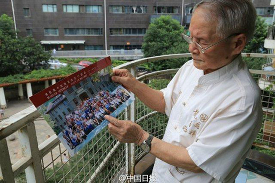 71年後、米國老婦人が18通の感謝狀を手に訪中