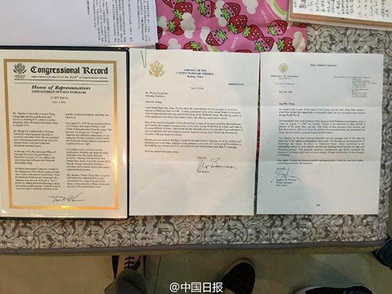 71年後、米國老婦人が18通の感謝狀を手に訪中