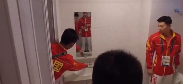 中國男子卓球代表、リオ選手村で「內(nèi)裝修繕チーム」に変身