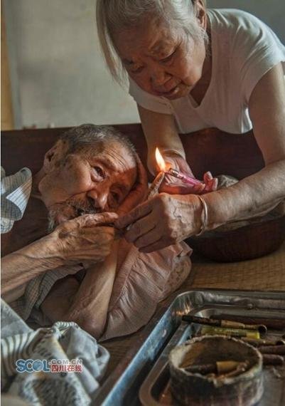 銀行員時代を忘れられず、毎日お金を數(shù)える103歳 