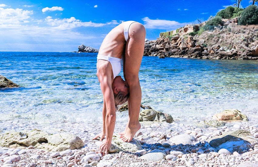 美人パイロットが世界各地で自撮り寫真　ネットで有名人に