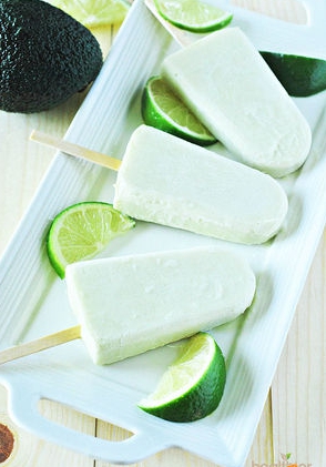 花や果物を氷の中に！夏にぴったりな涼しげレシピ