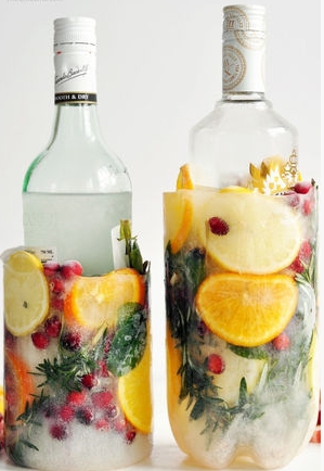 花や果物を氷の中に！夏にぴったりな涼しげレシピ