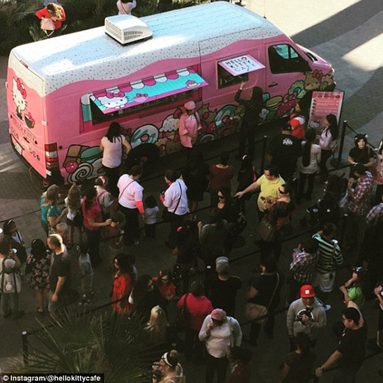 ハローキティのカフェトラックが米國で大人気に