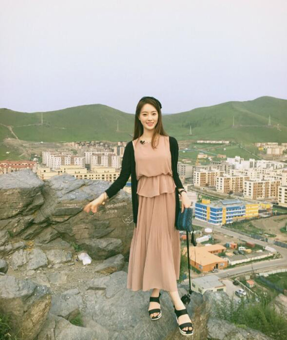 スタイル抜群の美人コーチ、ヨガのポーズで健康美を表現(xiàn)　韓國