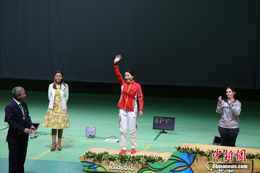 女子50メートル射撃、中國の張彬彬が銀、杜麗が銅を獲得