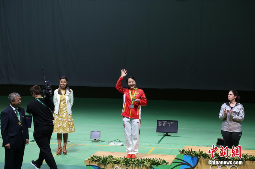 女子50メートル射撃、中國の張彬彬が銀、杜麗が銅を獲得