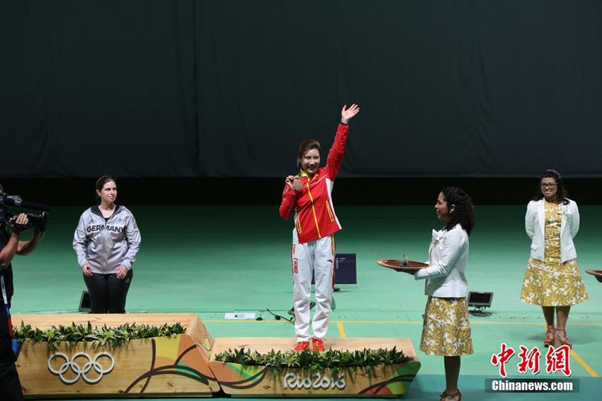 女子50メートル射撃、中國の張彬彬が銀、杜麗が銅を獲得