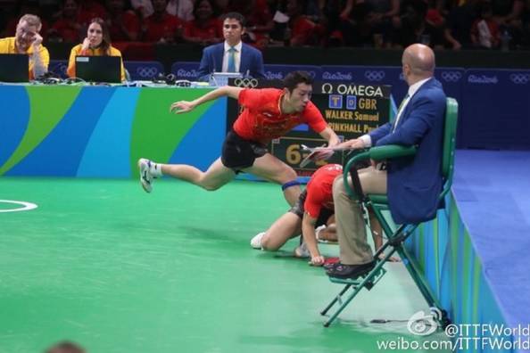 卓球男子ダブルスの珍ポーズ、真似るファン続出