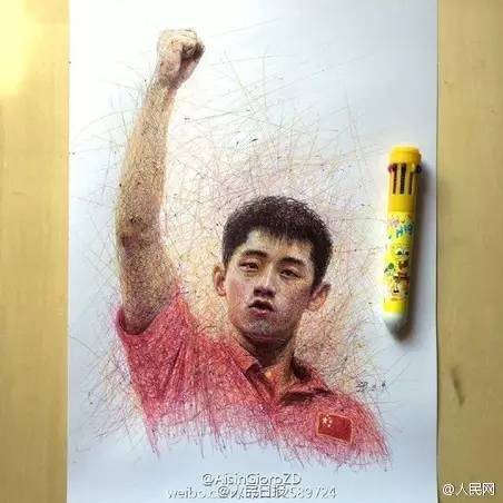 五輪で活躍したアスリートたちをボールペンだけで生き生きと描き出す青年