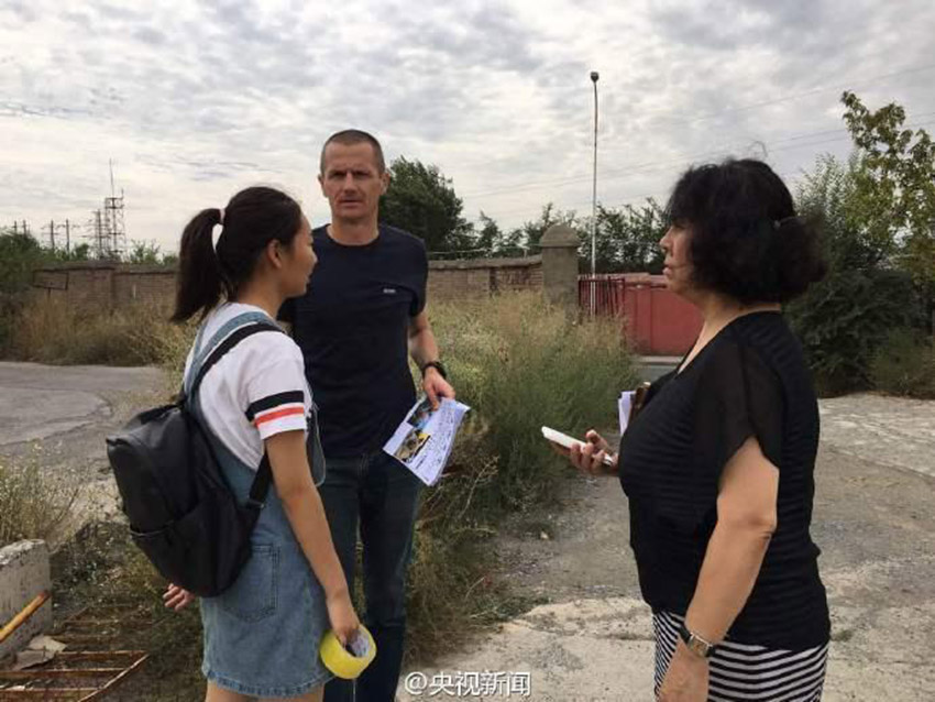 砂漠マラソンを共に走った野良犬　英國選手が探しに新疆へ