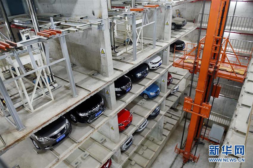 南鑼鼓巷の地下にエレベーター式立體駐車(chē)場(chǎng)　北京