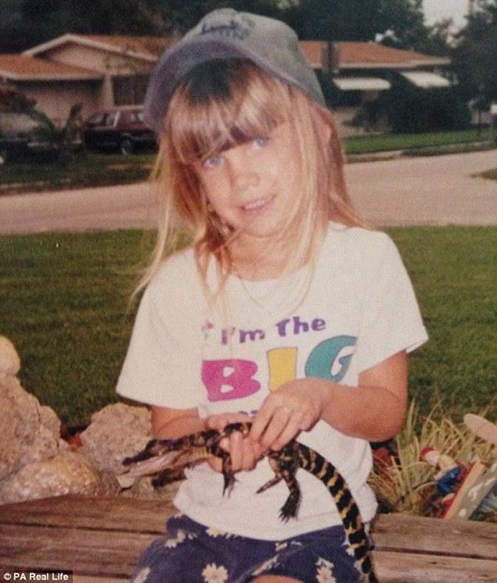 金髪美女のワニハンター、人々の安全のため100匹以上を捕獲