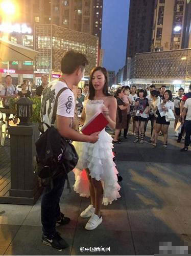 白馬の王子様ならぬハーレーのお姫様が不動産権利証片手にプロポーズ