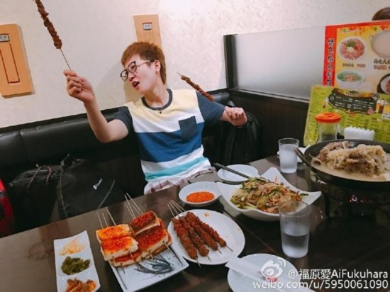 福原愛選手、練習(xí)パートナーと中國の東北料理を豪快に堪能！