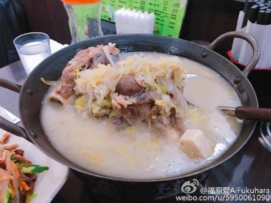 福原愛選手、練習(xí)パートナーと中國の東北料理を豪快に堪能！