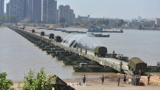 26分40秒！中部戦區(qū)陸軍が全長(zhǎng)1150メートルの大橋を長(zhǎng)江に架ける