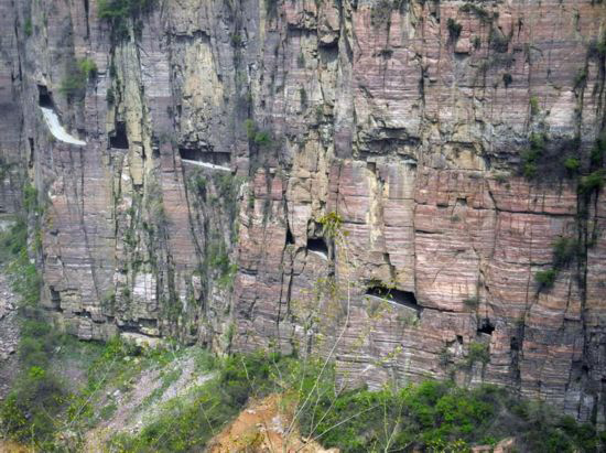 道なき道を行かねばたどり著けない世界一危険な村が中國に！