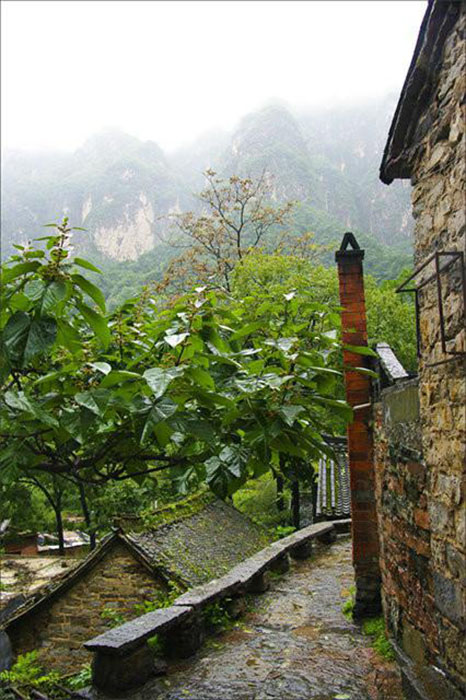 道なき道を行かねばたどり著けない世界一危険な村が中國に！