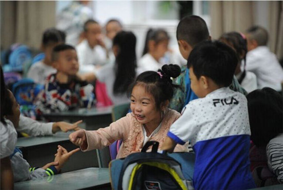 新學(xué)期スタート　多彩な表情を見(jiàn)せる生徒たち