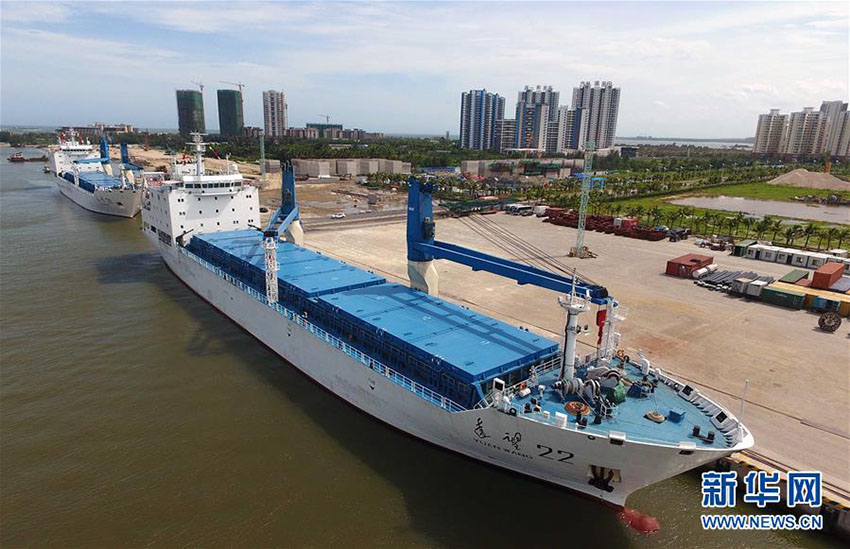 「長(zhǎng)征5號(hào)」ロケット、海南省文昌市に到著