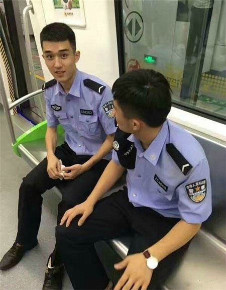 イケメン警官が話(huà)題に G20サミット