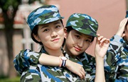 すっぴんでも可愛い！新學(xué)期の軍事訓(xùn)練に參加する美人女子大生たち