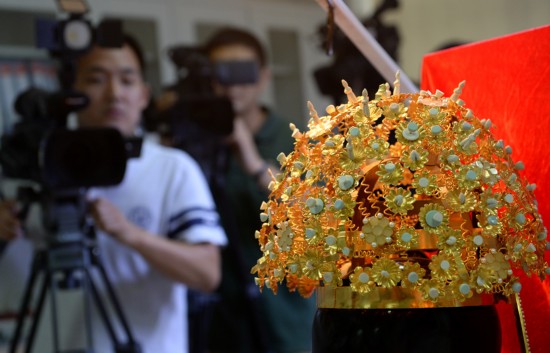 隋煬帝蕭皇后の禮冠、「土くれ」から復元