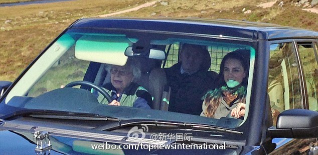 昔取った杵柄？英エリザベス女王自らハンドル握りピクニック