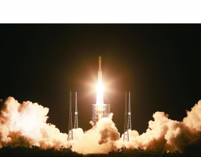 中國(guó)の新型キャリアロケット「長(zhǎng)征7號(hào)」が2016年6月25日午後8時(shí)、海南文昌衛(wèi)星発射センターで打ち上げられた。「長(zhǎng)征7號(hào)」は環(huán)境にやさしくて推進(jìn)能力の優(yōu)れた燃料を使用しており、風(fēng)速17.2－20.7m/sの強(qiáng)風(fēng)が耐えられ、防水設(shè)計(jì)が施されているので雨の中でも打ち上げられる。