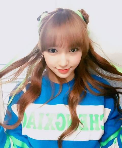 コスプレ美少女によるアクロバットな始球式に観客唖然　韓國(guó)