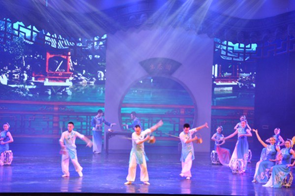 さまざまなパフォーマンスが鑑賞できる「聖象峨眉」