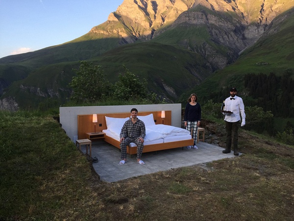 世界初、壁も天井もないホテル！雄大なパノラマの絶景を満?jiǎn)?></td></tr><tr><td class=