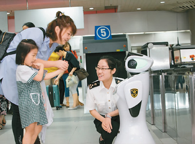 稅関ロボット「小?！?、広東省珠海市の拱北稅関に配屬