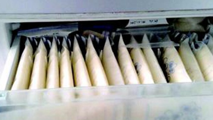 母乳のネット販売1袋約1500円、専門家は安全性に問題ありと指摘