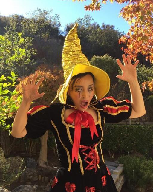 中國のスターたち、思い思いのハロウィン衣裝を披露