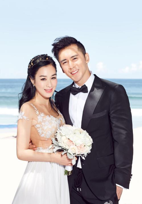 ウェディングドレスにスニーカー?。俊℃R麗緹が結(jié)婚寫真公開　