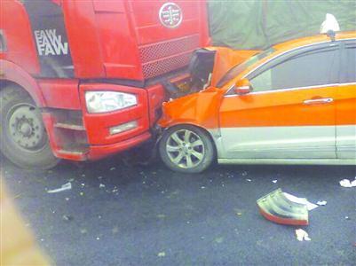 上海の高速道で多重事故　9人死亡43人ケガ