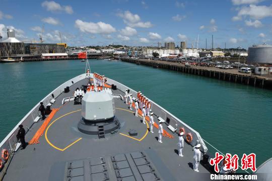 中國海軍のミサイル護衛(wèi)艦「塩城」がオークランドに到著