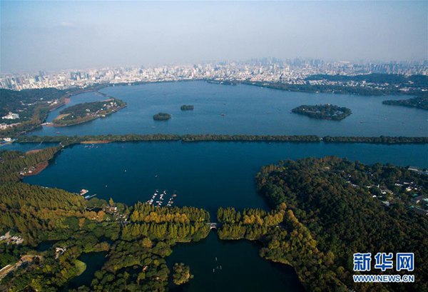 冬突入の杭州市、いまだ秋の気配が色濃く殘る