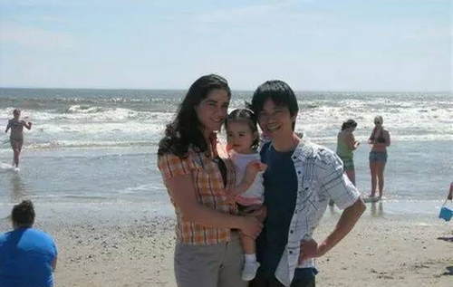 年下アメリカ人女性の心を射止めた、農(nóng)村出身の警備員　