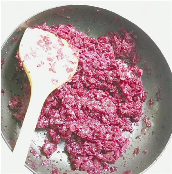 花より団子！？プロポーズに贈られた99本のバラをジャムにした女性