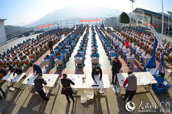 広西チワン族自治區(qū)の學(xué)校、年明け前に書道コンテスト