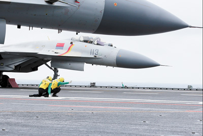 中國(guó)空母艦隊(duì)が南中國(guó)海で訓(xùn)練